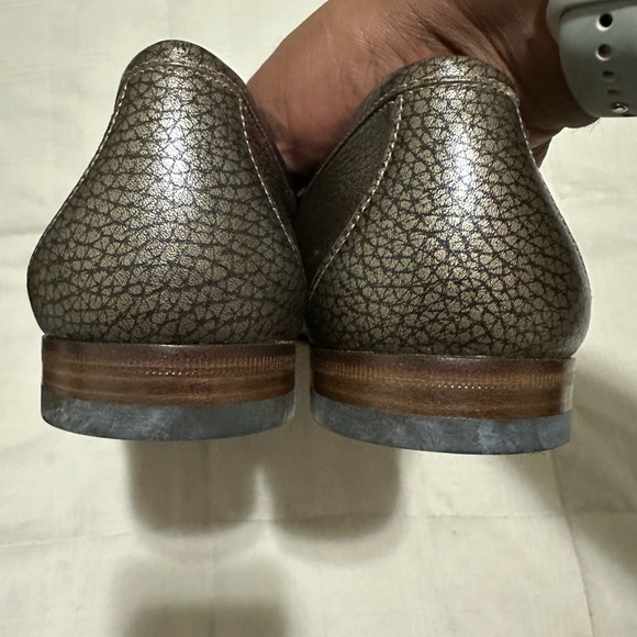 Men’s Gucci Horsebit Loafers in platinum metallic leather - Picture 6 of 9